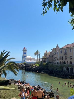 aifs-freiwilligenarbeit-portugal-emma-mariez-@@zimmeremmamarie-ugc-shop-leuchtturm