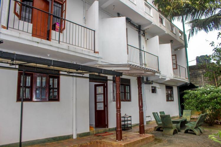 Freiwilligenarbeit Unterkunft mit Stühlen