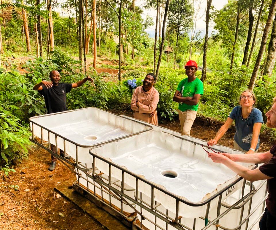 aifs-freiwilligenarbeit-tansania-trees-for-future-partnerfotos-umweltbildung-wasserbehälter