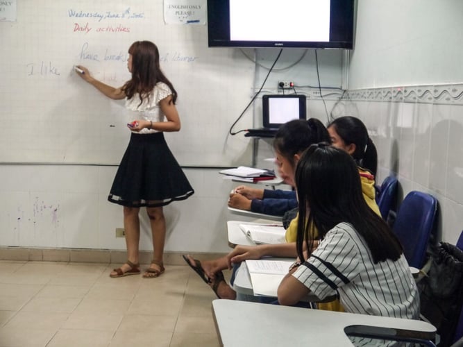 aifs-freiwilligenarbeit-vietnam-teaching-person-kinder