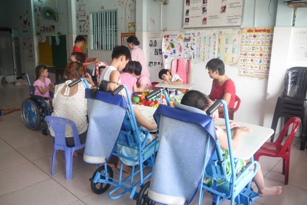 aifs-freiwilligenprojekt-special-needs-vietnam-kinder-personen-5