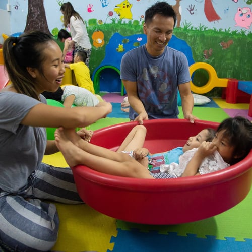 aifs-freiwilligenprojekt-special-needs-vietnam-kinder-personen-quadratisch-1024x1024