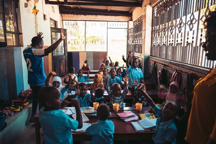 aifs-freiwilligenprojekte-tansania-schule-personen-kinder