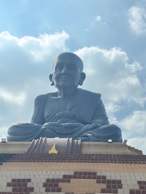 aifs-frewilligenarbeit-thailand-sportscoaching-ugc-nikolass-@n1kkolass_ statue