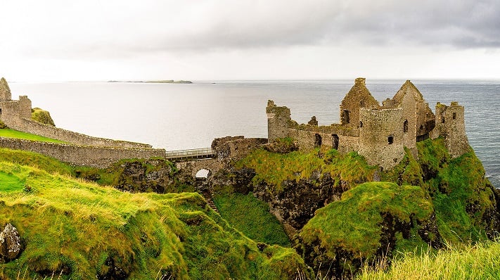 aifs-irland-ruine-meer