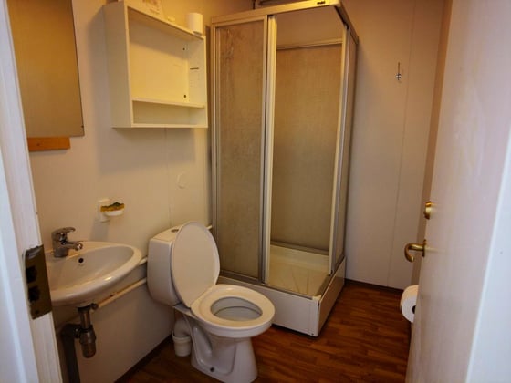 aifs-island-freiwilligenarbeit-ecovillage-unterkunft-toilette
