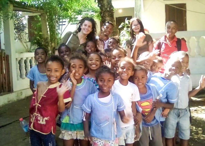 aifs-madagaskar-freiwilligenarbeit-kindergarten-personen-kinder