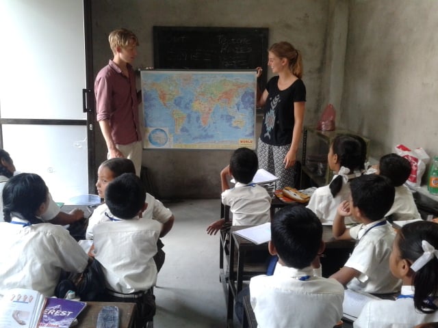 aifs-nepal-freiwilligenarbeit-teaching-personen-kinder-schule-3
