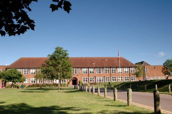 aifs-schueleraustausch-england-select-partnerfotos-brockenhurst-college-Campus 2