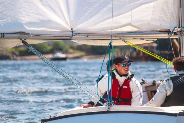 aifs-schueleraustausch-england-select-partnerfotos-lomond-school-S6 Student Sailing