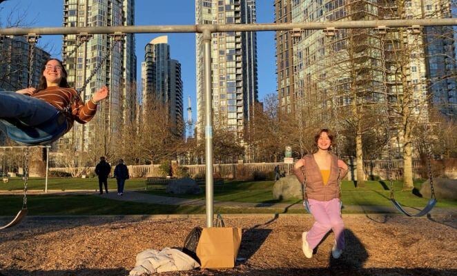 aifs-schueleraustausch-kanada-ugc-lindar-personen-schaukel