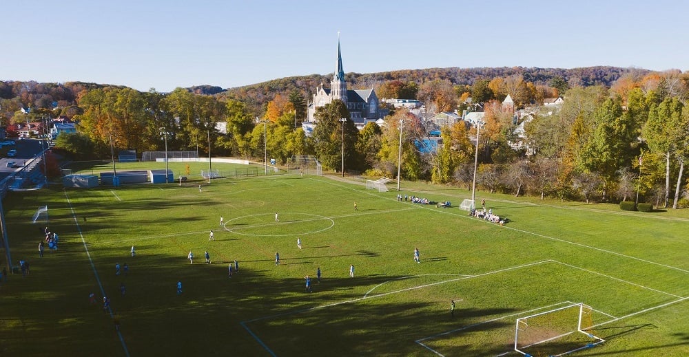 aifs-schueleraustausch-usa-gilbert-school-soccer -field