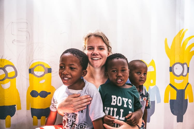 aifs-suedafrika-freiwilligenprojekt-child-care-kinder-person-volunteer-2