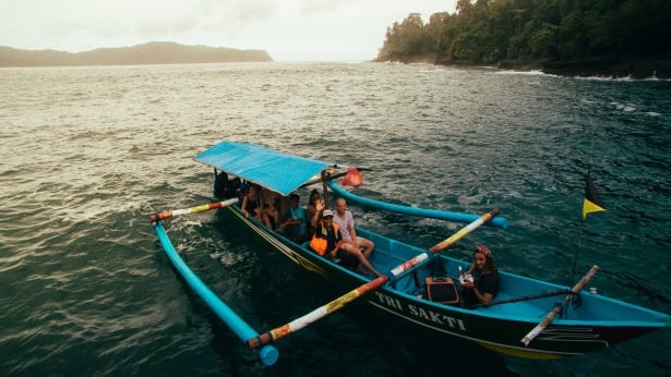 AIFS Adventure Trips Bali: Katamaranabenteuer für unvergessliche Erlebnisse in Balis faszinierender Umgebung.