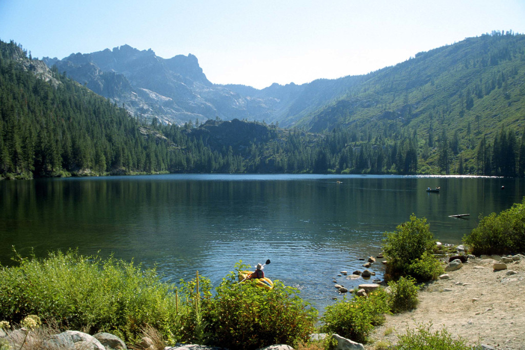 aifs-kanada-see-wasser-landschaft-berge-quadratisch-1024x1024